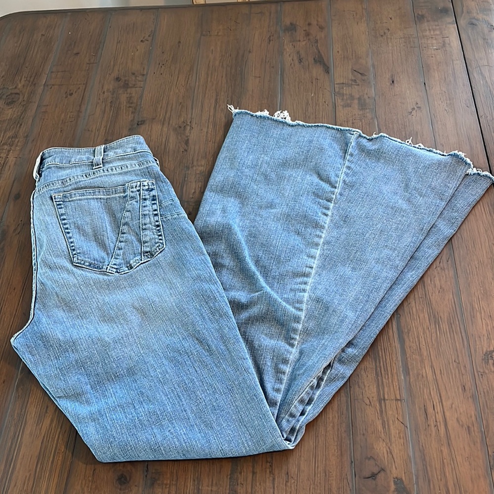 Ariat Extra wide flares raw hem 31L